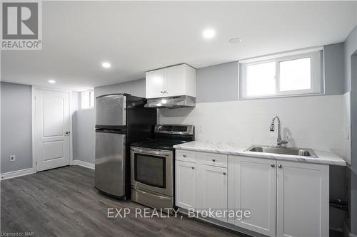 5 - 104 Haig Street, St. Catharines (452 - Haig), ON - Indoor Photo Showing Kitchen