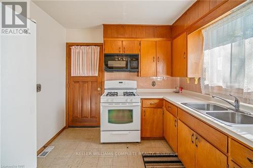 3629 Connection Drive, Fort Erie (335 - Ridgeway), ON - Indoor Photo Showing Kitchen With Double Sink