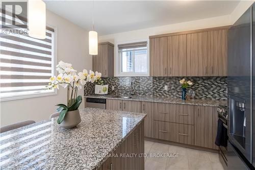 8064 Citation Road, Niagara Falls (213 - Ascot), ON - Indoor Photo Showing Kitchen With Upgraded Kitchen