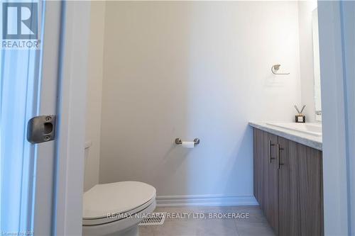 8064 Citation Road, Niagara Falls (213 - Ascot), ON - Indoor Photo Showing Bathroom