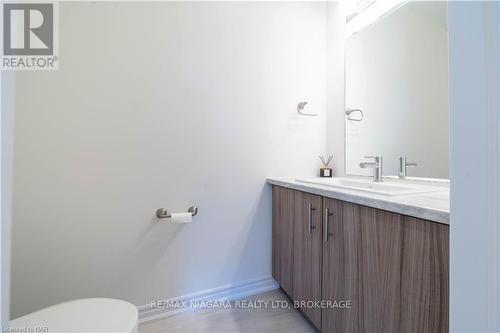 8064 Citation Road, Niagara Falls (213 - Ascot), ON - Indoor Photo Showing Bathroom