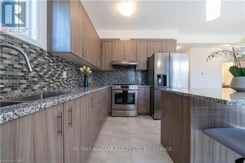 8064 Citation Road, Niagara Falls (213 - Ascot), ON - Indoor Photo Showing Kitchen With Upgraded Kitchen