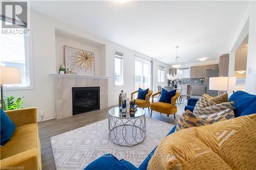 8064 Citation Road, Niagara Falls (213 - Ascot), ON - Indoor Photo Showing Living Room With Fireplace