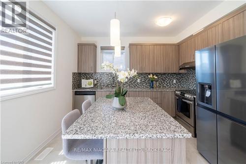 8064 Citation Road, Niagara Falls (213 - Ascot), ON - Indoor Photo Showing Kitchen With Upgraded Kitchen