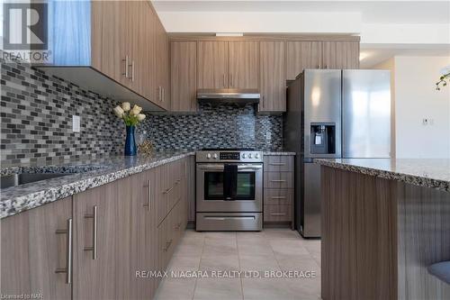 8064 Citation Road, Niagara Falls (213 - Ascot), ON - Indoor Photo Showing Kitchen With Upgraded Kitchen