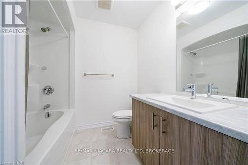 8064 Citation Road, Niagara Falls (213 - Ascot), ON - Indoor Photo Showing Bathroom