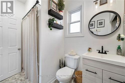 84 Steele Street, Port Colborne (878 - Sugarloaf), ON - Indoor Photo Showing Bathroom