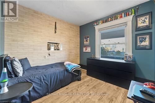 84 Steele Street, Port Colborne (878 - Sugarloaf), ON - Indoor Photo Showing Bedroom