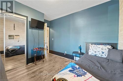 84 Steele Street, Port Colborne (878 - Sugarloaf), ON - Indoor Photo Showing Bedroom