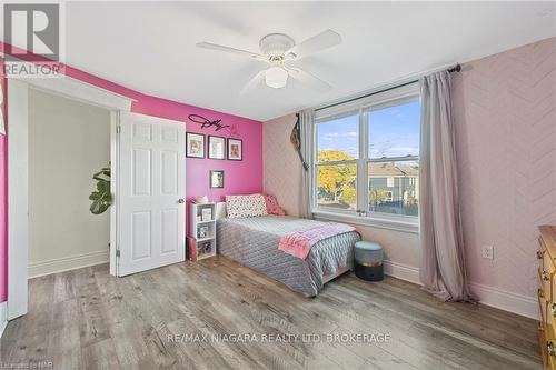 84 Steele Street, Port Colborne (878 - Sugarloaf), ON - Indoor Photo Showing Bedroom