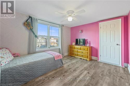 84 Steele Street, Port Colborne (878 - Sugarloaf), ON - Indoor Photo Showing Bedroom