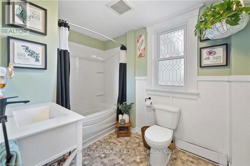 84 Steele Street, Port Colborne (878 - Sugarloaf), ON - Indoor Photo Showing Bathroom