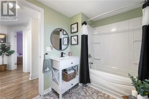 84 Steele Street, Port Colborne (878 - Sugarloaf), ON - Indoor Photo Showing Bathroom