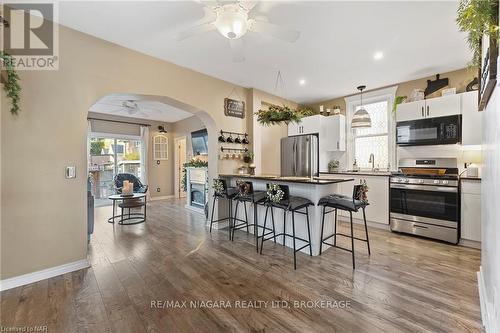 84 Steele Street, Port Colborne (878 - Sugarloaf), ON - Indoor Photo Showing Kitchen