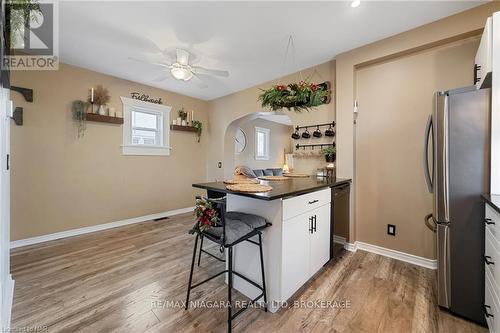 84 Steele Street, Port Colborne (878 - Sugarloaf), ON - Indoor Photo Showing Kitchen