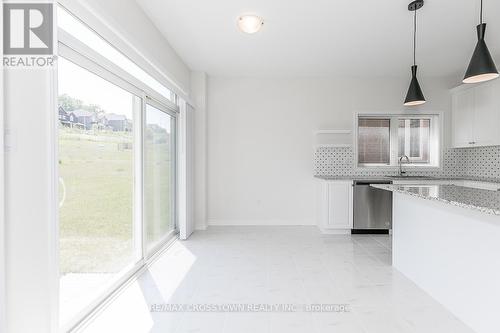 170 Muirfield Drive, Barrie, ON - Indoor Photo Showing Kitchen With Upgraded Kitchen