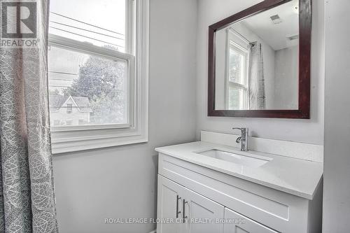 24 John Street-Upper, Halton Hills, ON - Indoor Photo Showing Bathroom