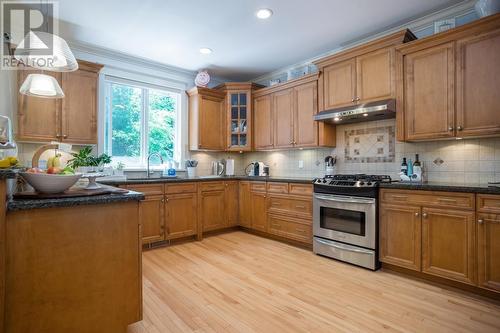 1239 W 22Nd Street, North Vancouver, BC - Indoor Photo Showing Kitchen