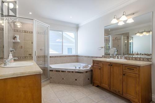 1239 W 22Nd Street, North Vancouver, BC - Indoor Photo Showing Bathroom