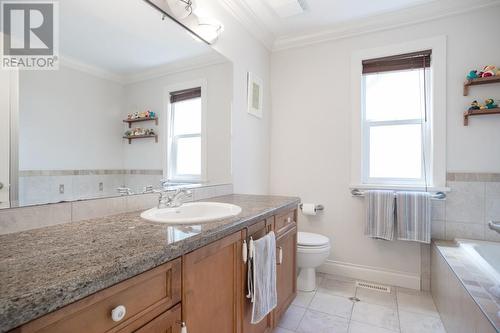 1239 W 22Nd Street, North Vancouver, BC - Indoor Photo Showing Bathroom