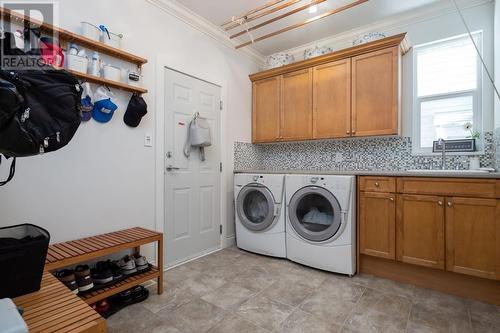 1239 W 22Nd Street, North Vancouver, BC - Indoor Photo Showing Laundry Room