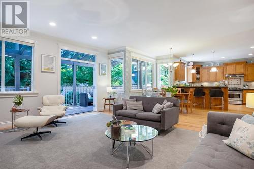 1239 W 22Nd Street, North Vancouver, BC - Indoor Photo Showing Living Room