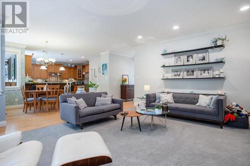 1239 W 22Nd Street, North Vancouver, BC - Indoor Photo Showing Living Room