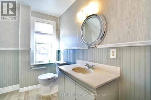 41 Chalmers Street N, Cambridge, ON - Indoor Photo Showing Bathroom