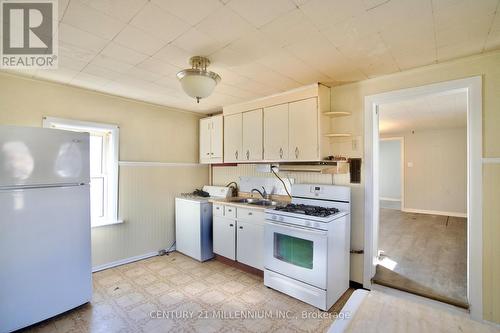 41 Chalmers Street N, Cambridge, ON - Indoor Photo Showing Kitchen