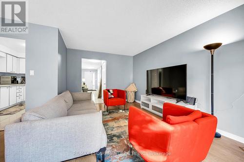 136 Essling Avenue, Hamilton, ON - Indoor Photo Showing Living Room