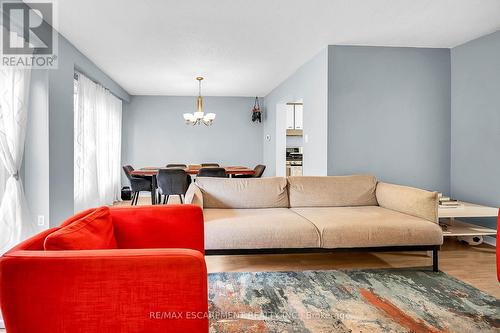 136 Essling Avenue, Hamilton, ON - Indoor Photo Showing Living Room