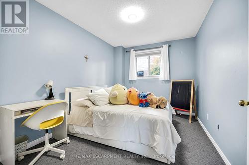 136 Essling Avenue, Hamilton, ON - Indoor Photo Showing Bedroom