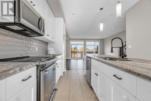 16 - 60 Arkell Road, Guelph, ON - Indoor Photo Showing Kitchen With Double Sink With Upgraded Kitchen