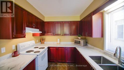 136 Hay Crescent, Cambridge, ON - Indoor Photo Showing Kitchen With Double Sink