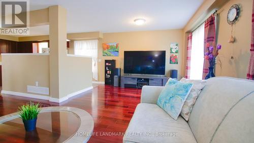 136 Hay Crescent, Cambridge, ON - Indoor Photo Showing Living Room