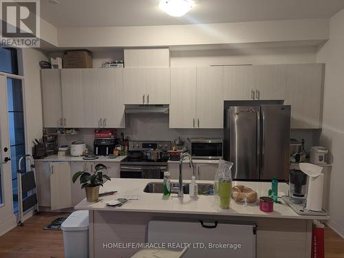 70 De La Roche Drive, Vaughan, ON - Indoor Photo Showing Kitchen