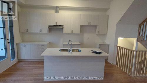 70 De La Roche Drive, Vaughan, ON - Indoor Photo Showing Kitchen