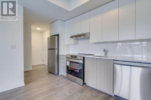 501 - 135 Canon Jackson Drive, Toronto, ON - Indoor Photo Showing Kitchen With Upgraded Kitchen