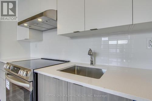 501 - 135 Canon Jackson Drive, Toronto, ON - Indoor Photo Showing Kitchen