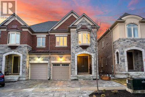 30 Drizzel Crescent, Richmond Hill, ON - Outdoor With Facade