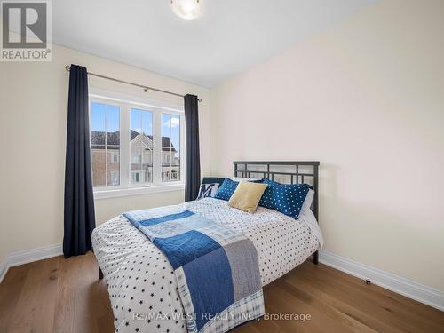 30 Drizzel Crescent, Richmond Hill, ON - Indoor Photo Showing Bedroom