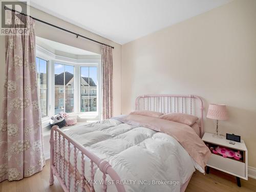 30 Drizzel Crescent, Richmond Hill, ON - Indoor Photo Showing Bedroom