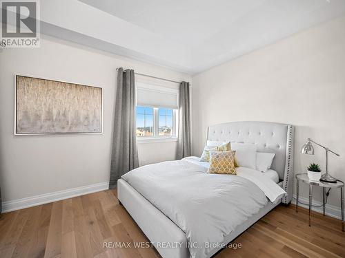 30 Drizzel Crescent, Richmond Hill, ON - Indoor Photo Showing Bedroom