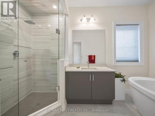 30 Drizzel Crescent, Richmond Hill, ON - Indoor Photo Showing Bathroom