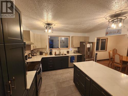 Main Floor Kitchen - 162 Pearkes Drive, Revelstoke, BC - Indoor Photo Showing Kitchen