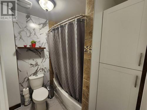 Main Floor Bathroom - 162 Pearkes Drive, Revelstoke, BC - Indoor Photo Showing Bathroom