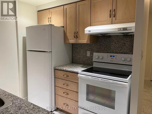 922 - 168 Simcoe Street, Toronto, ON - Indoor Photo Showing Kitchen