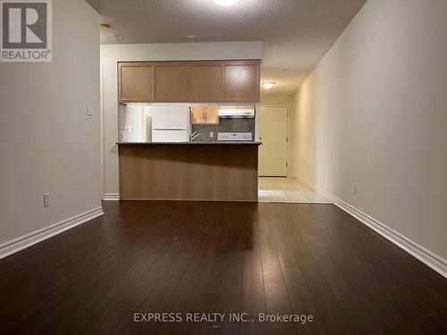 922 - 168 Simcoe Street, Toronto, ON - Indoor Photo Showing Kitchen