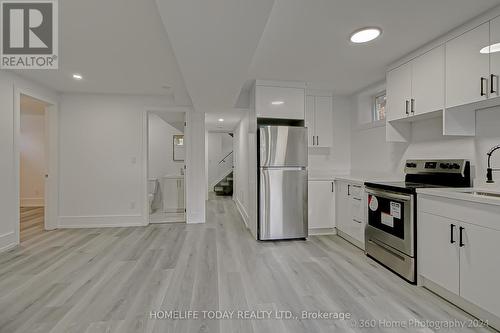 34 North Woodrow Boulevard, Toronto, ON - Indoor Photo Showing Kitchen