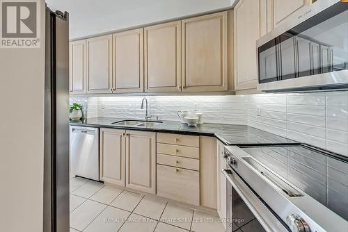 Ph17 - 2111 Lake Shore Boulevard W, Toronto, ON - Indoor Photo Showing Kitchen With Double Sink With Upgraded Kitchen